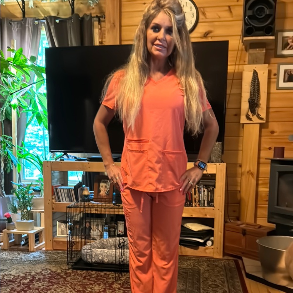 Allure scrubs